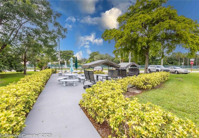 211 E Durham E 211, Deerfield Beach, FL 33442