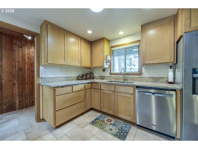 88313 MILLICAN Rd, Springfield, OR 97478