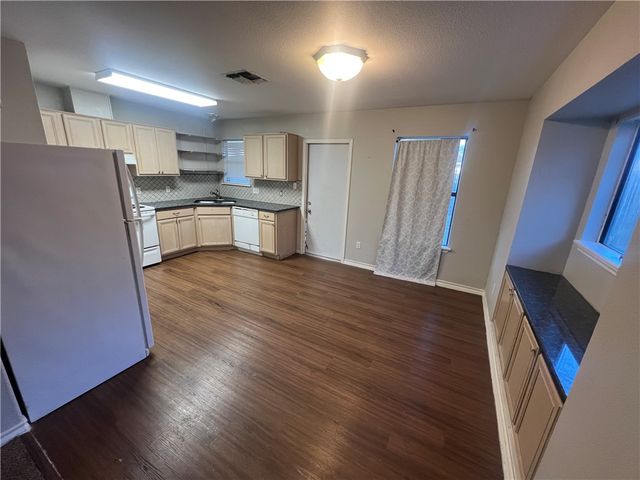 710 Saint Agatha Dr, Corpus Christi, TX 78418