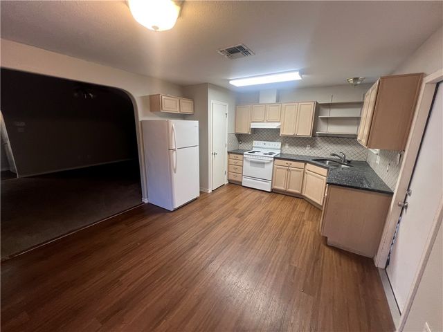 710 Saint Agatha Dr, Corpus Christi, TX 78418