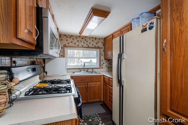 3779 Willow Drive NE, Grand Rapids, MI 49525