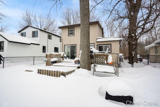 3779 Willow Drive NE, Grand Rapids, MI 49525