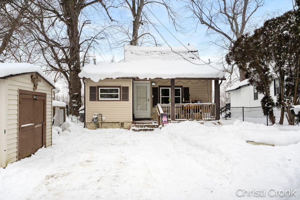 3779 Willow Drive NE, Grand Rapids, MI 49525