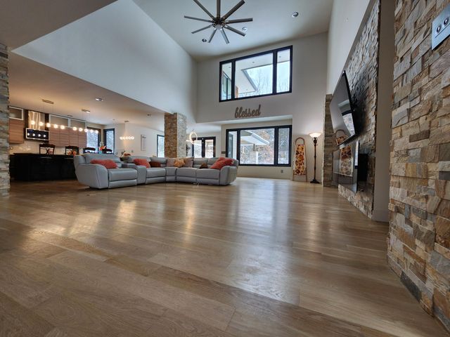 885 N 100 W, Valparaiso, IN 46385