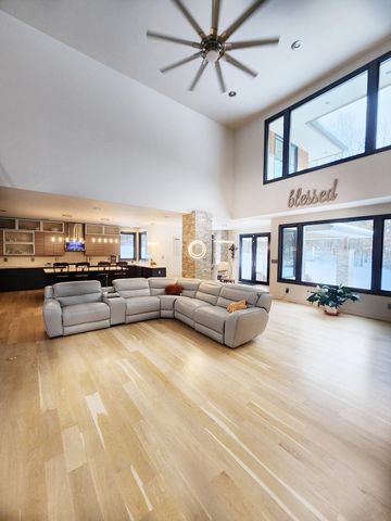 885 N 100 W, Valparaiso, IN 46385