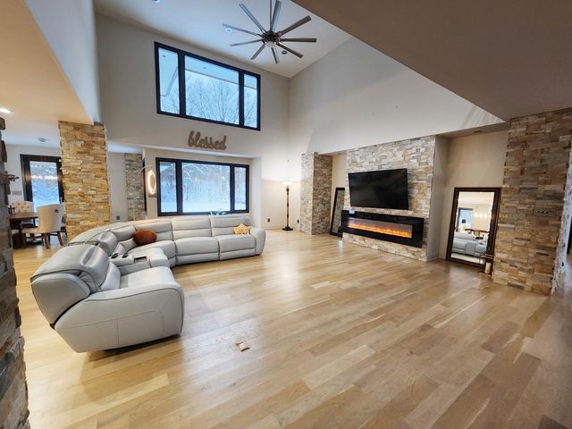 885 N 100 W, Valparaiso, IN 46385