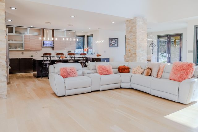 885 N 100 W, Valparaiso, IN 46385