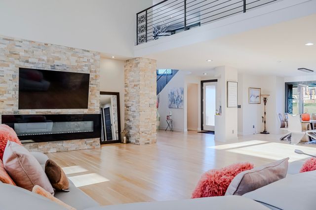 885 N 100 W, Valparaiso, IN 46385