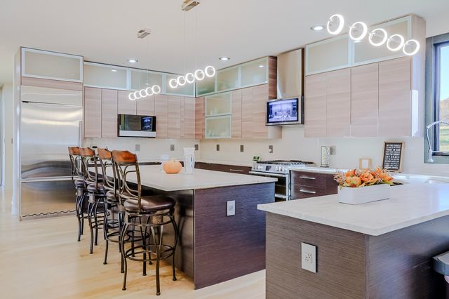 885 N 100 W, Valparaiso, IN 46385