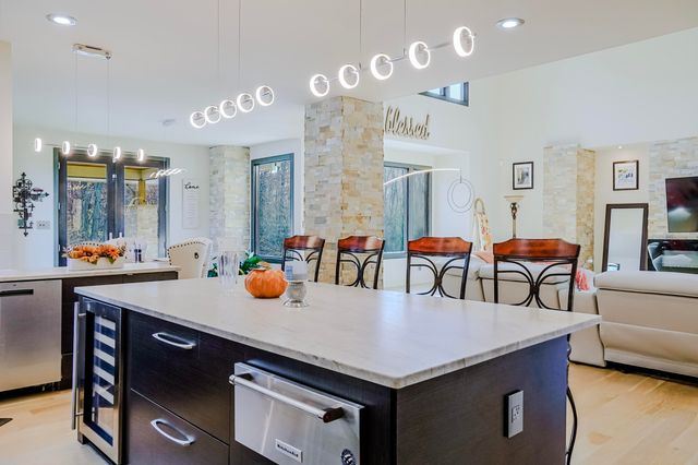 885 N 100 W, Valparaiso, IN 46385