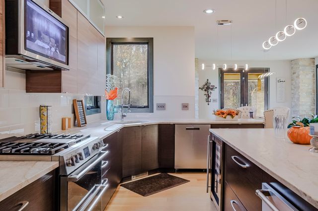 885 N 100 W, Valparaiso, IN 46385