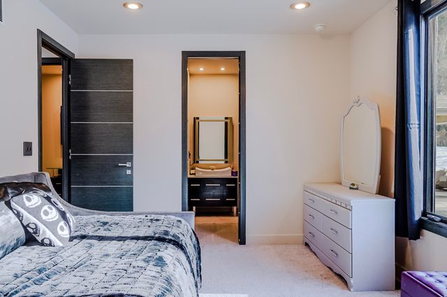 885 N 100 W, Valparaiso, IN 46385