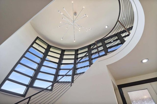 885 N 100 W, Valparaiso, IN 46385