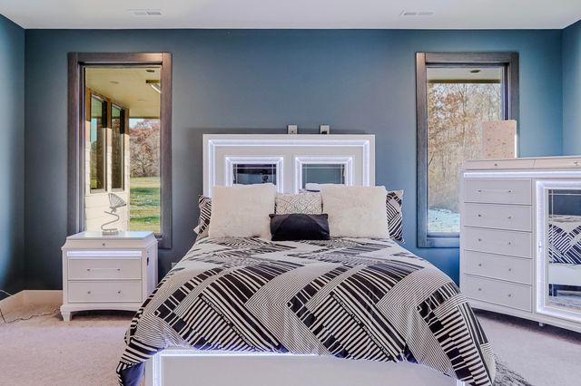 885 N 100 W, Valparaiso, IN 46385