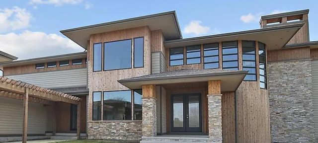 885 N 100 W, Valparaiso, IN 46385