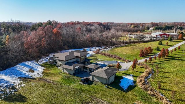 885 N 100 W, Valparaiso, IN 46385