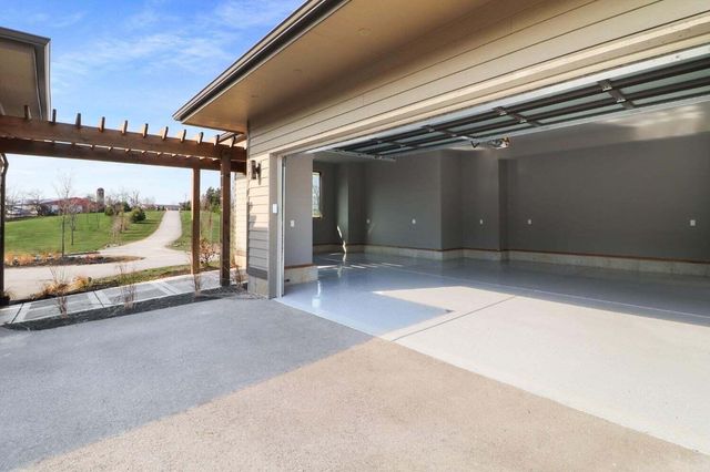 885 N 100 W, Valparaiso, IN 46385