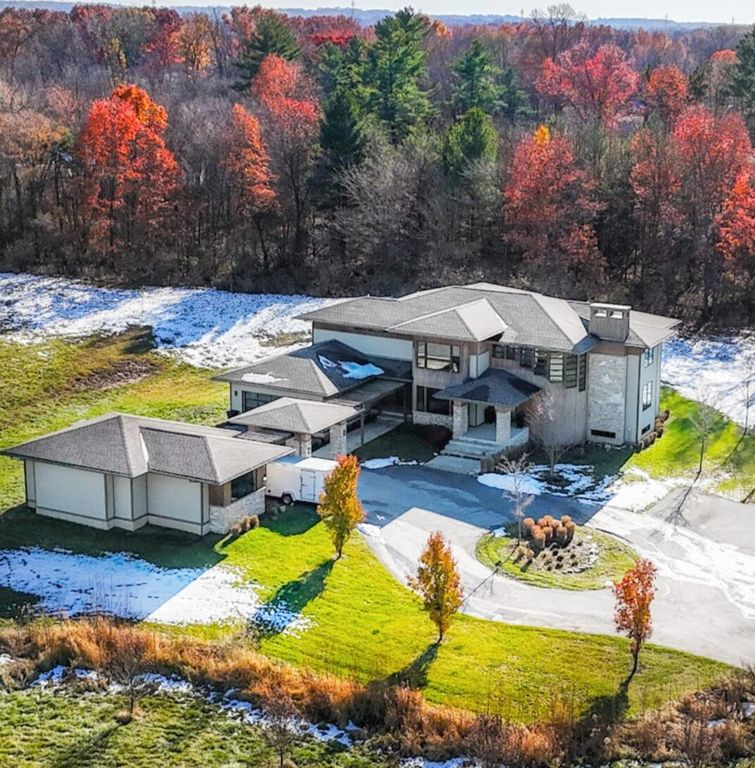 885 N 100 W, Valparaiso, IN 46385