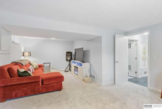 4841 S 93rd Avenue, Omaha, NE 68127
