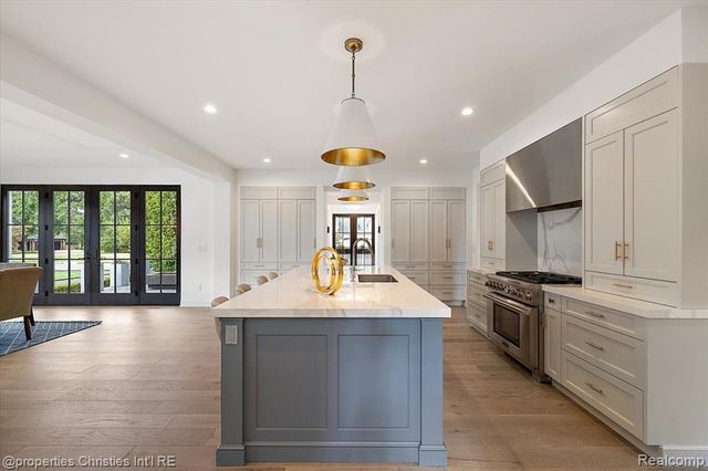 956 Westwood Drive, Birmingham, MI 48009