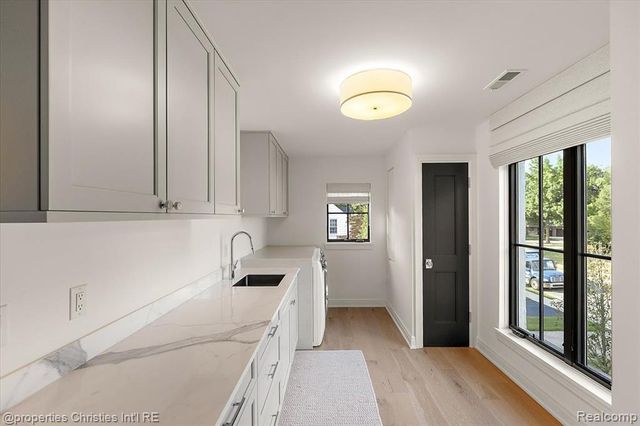 956 Westwood Drive, Birmingham, MI 48009