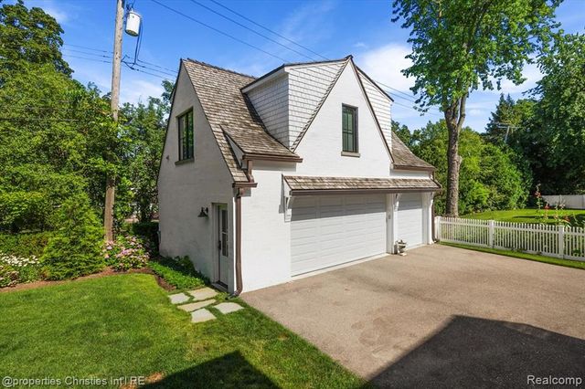 956 Westwood Drive, Birmingham, MI 48009