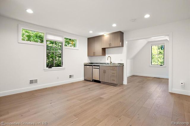 956 Westwood Drive, Birmingham, MI 48009