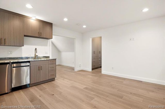 956 Westwood Drive, Birmingham, MI 48009