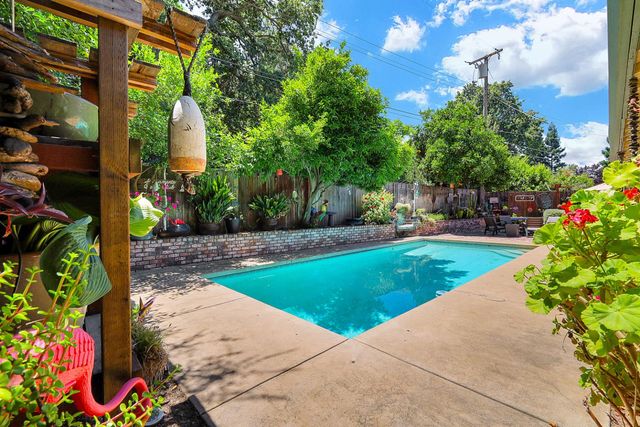 1213 Gary Way, Carmichael, CA 95608
