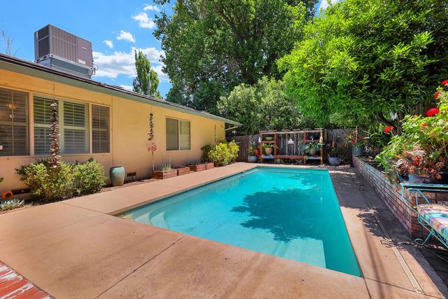 1213 Gary Way, Carmichael, CA 95608