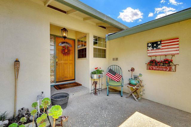 1213 Gary Way, Carmichael, CA 95608