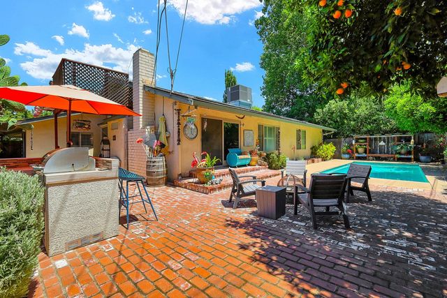 1213 Gary Way, Carmichael, CA 95608