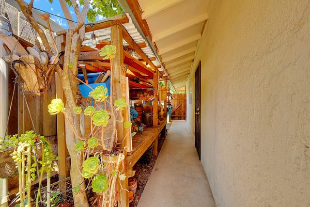 1213 Gary Way, Carmichael, CA 95608