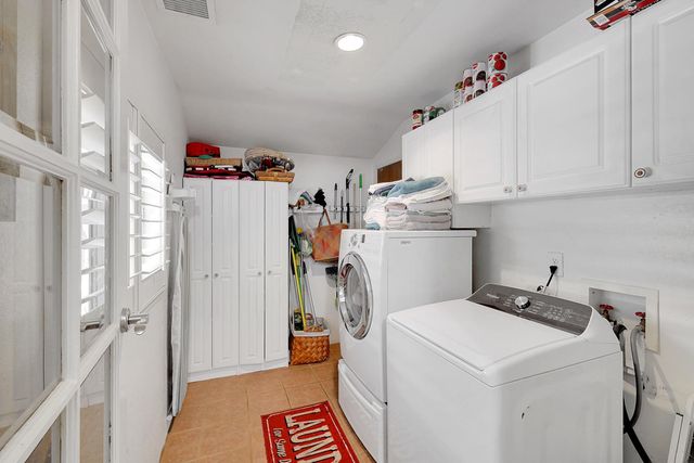 1213 Gary Way, Carmichael, CA 95608