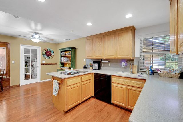 1213 Gary Way, Carmichael, CA 95608