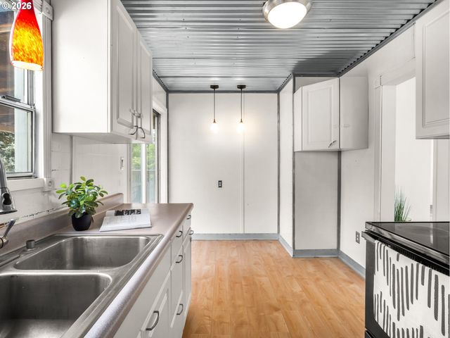 108 MAPLE Blvd, Wood Village, OR 97060