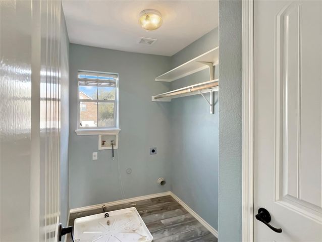 403 Red Hawk DR, Leander, TX 78641