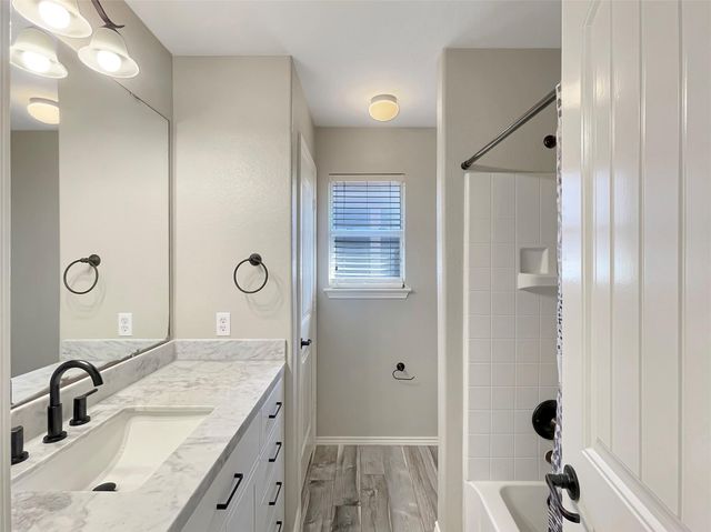 403 Red Hawk DR, Leander, TX 78641