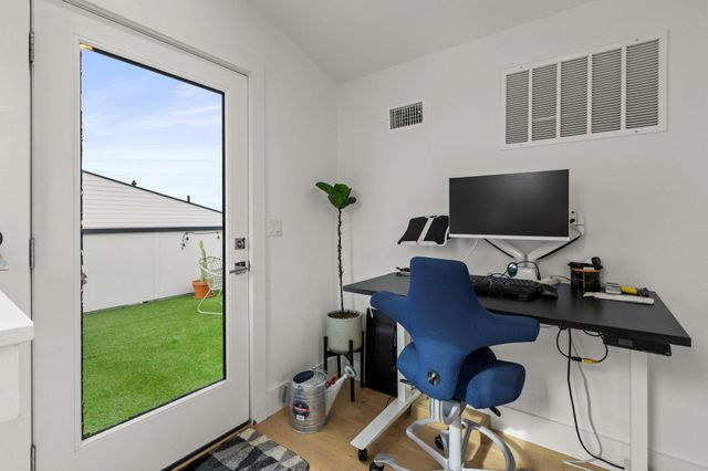 3406 E 17th ST 8, Austin, TX 78721