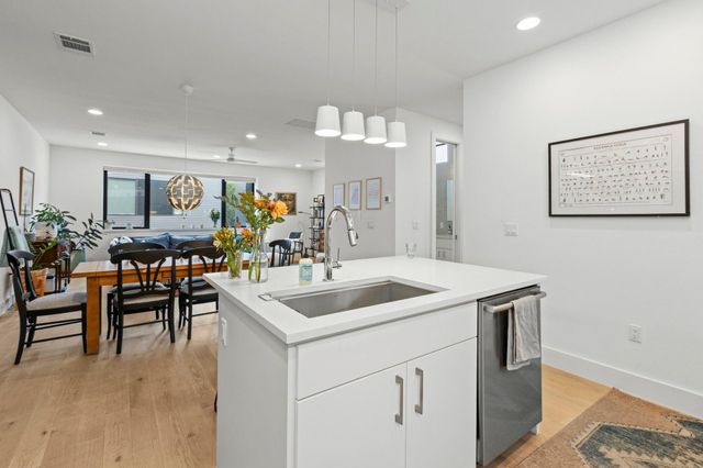 3406 E 17th ST 8, Austin, TX 78721