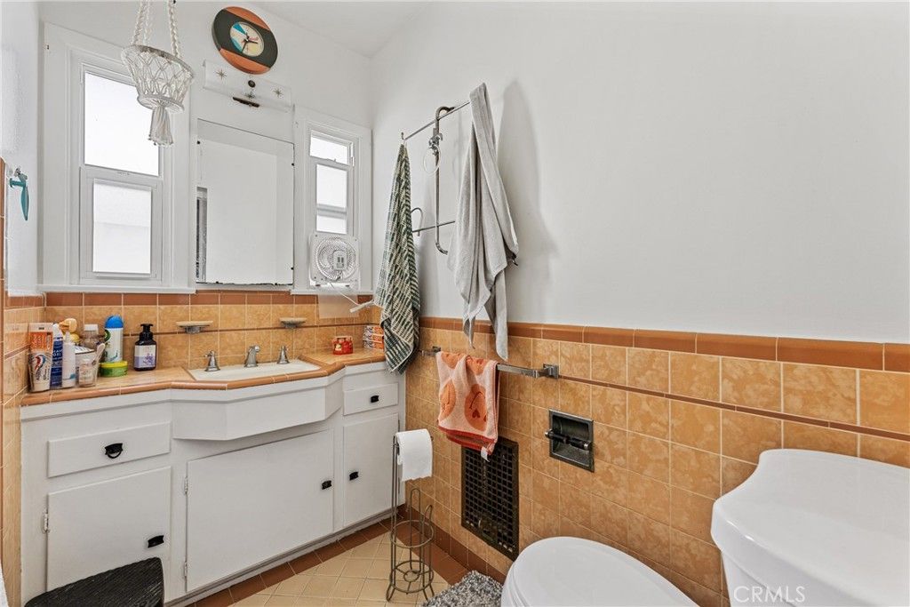 Image 10 of property listing at 10724 Tabor, Los Angeles, CA 90034