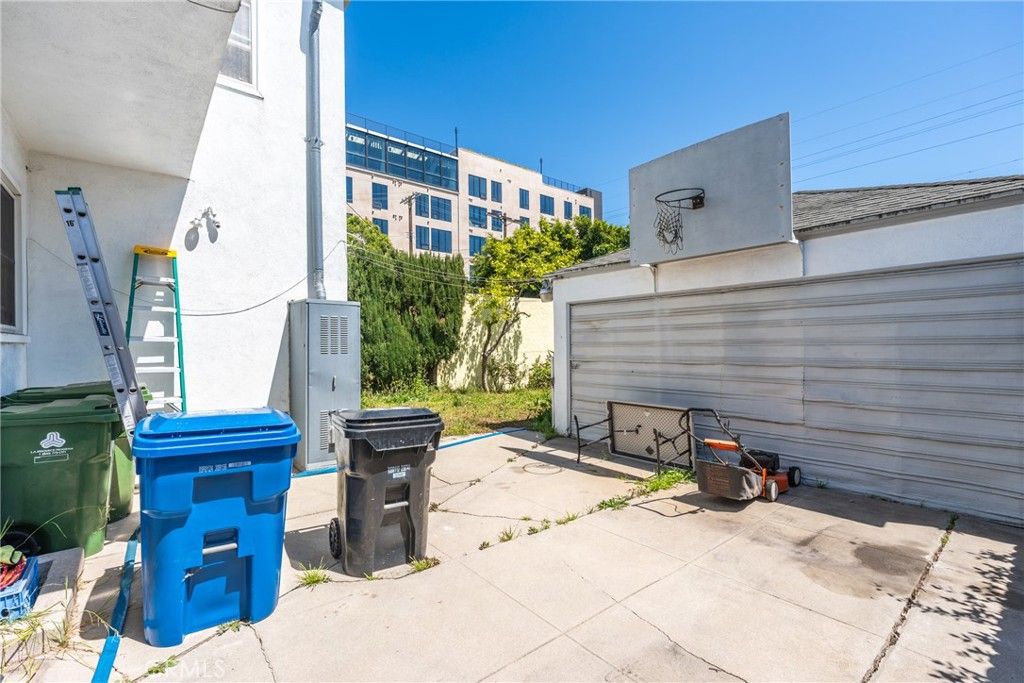 Image 14 of property listing at 10724 Tabor, Los Angeles, CA 90034