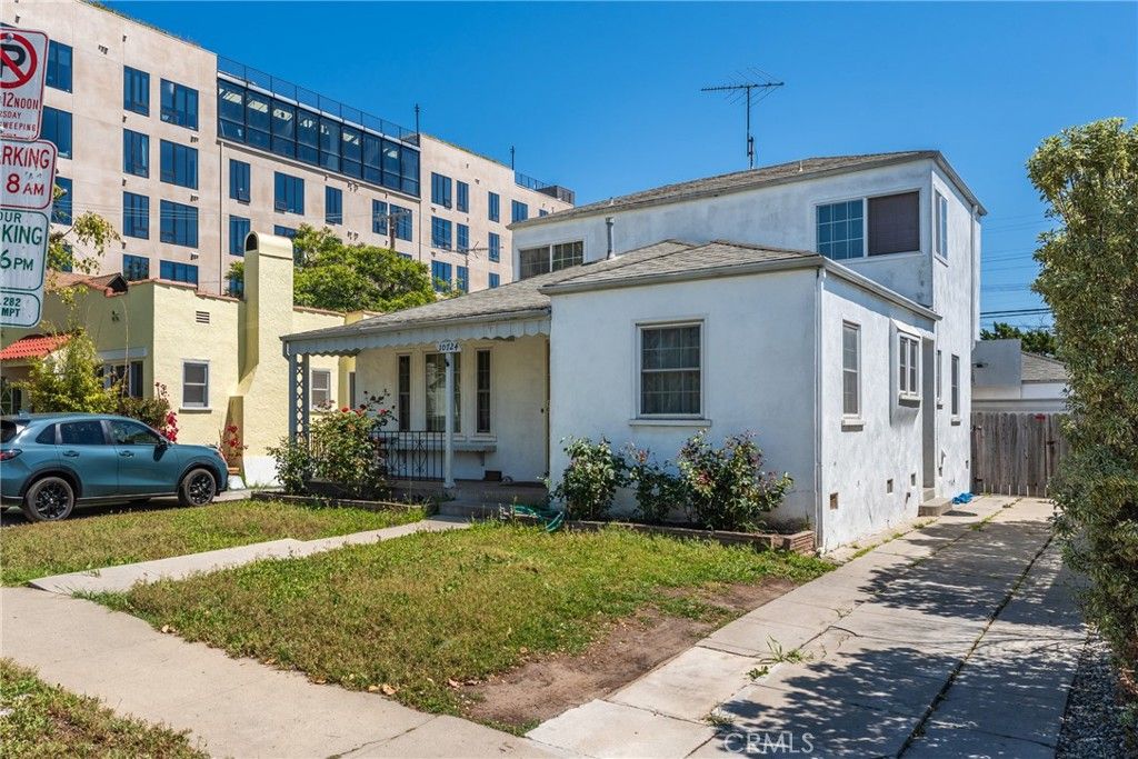 Image 2 of property listing at 10724 Tabor, Los Angeles, CA 90034