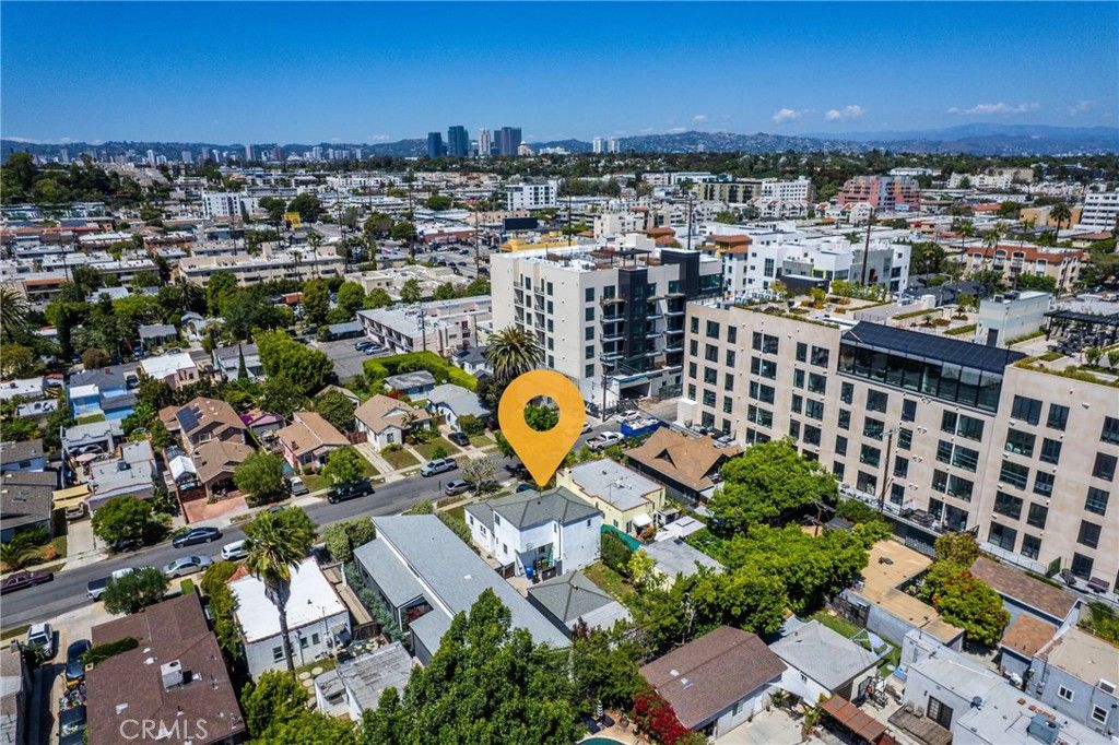 Image 3 of property listing at 10724 Tabor, Los Angeles, CA 90034