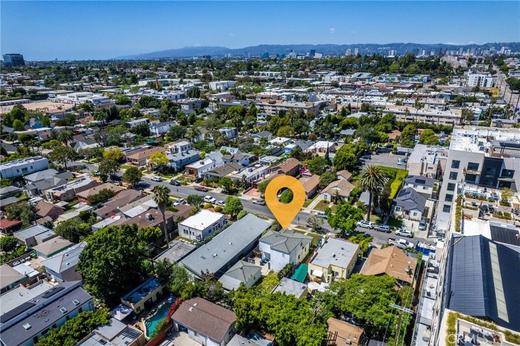 Image 4 of property listing at 10724 Tabor, Los Angeles, CA 90034