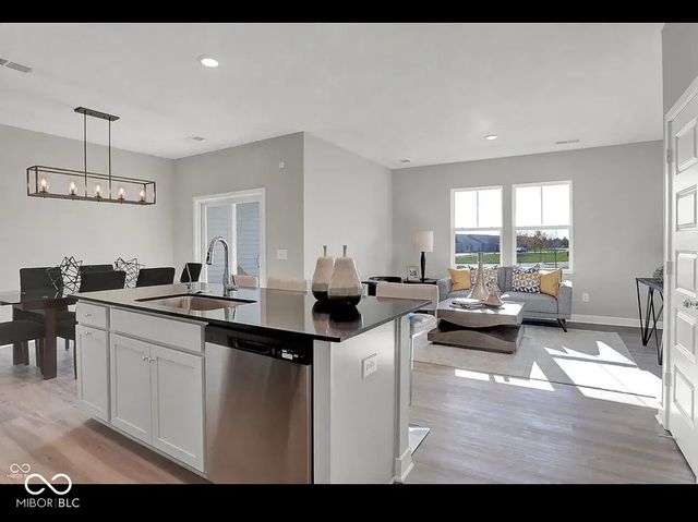 6581 Halsey Street, Zionsville, IN 46077