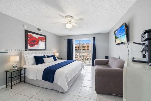 17801 N Bay Road 614, Sunny Isles Beach, FL 33160