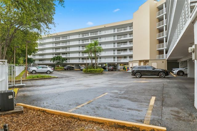 17801 N Bay Road 614, Sunny Isles Beach, FL 33160