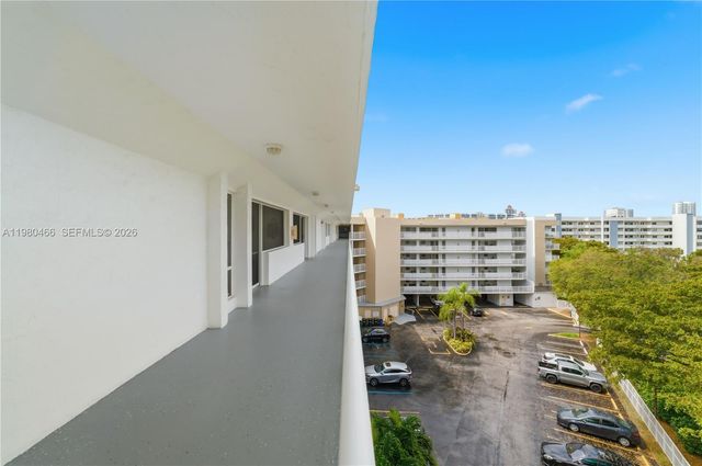 17801 N Bay Road 614, Sunny Isles Beach, FL 33160