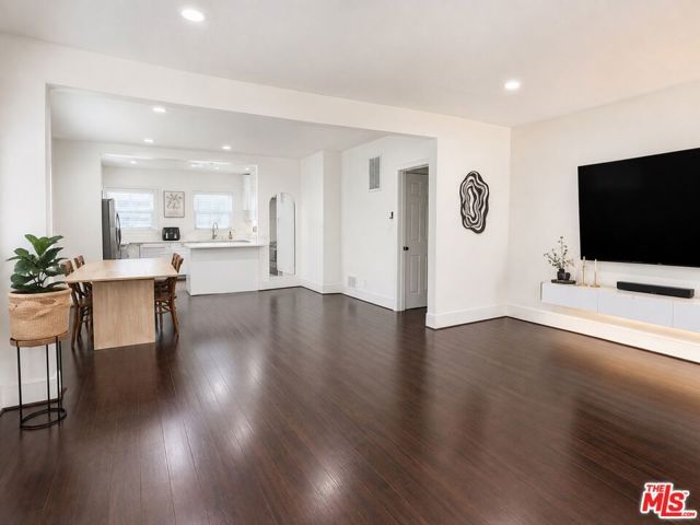 2421 3rd Avenue, Los Angeles, CA 90018